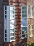 Sierlijk metselwerk en fraaie raampartijen, Uithoornstraat.
<br/>
Marcel Westhoff, juni 2015